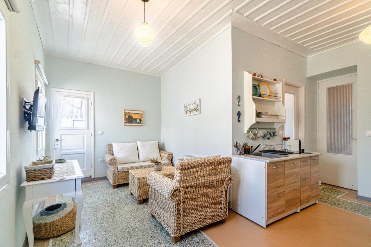 Castel Abaso Boutique Apartments By Explore Andros Екстер'єр фото