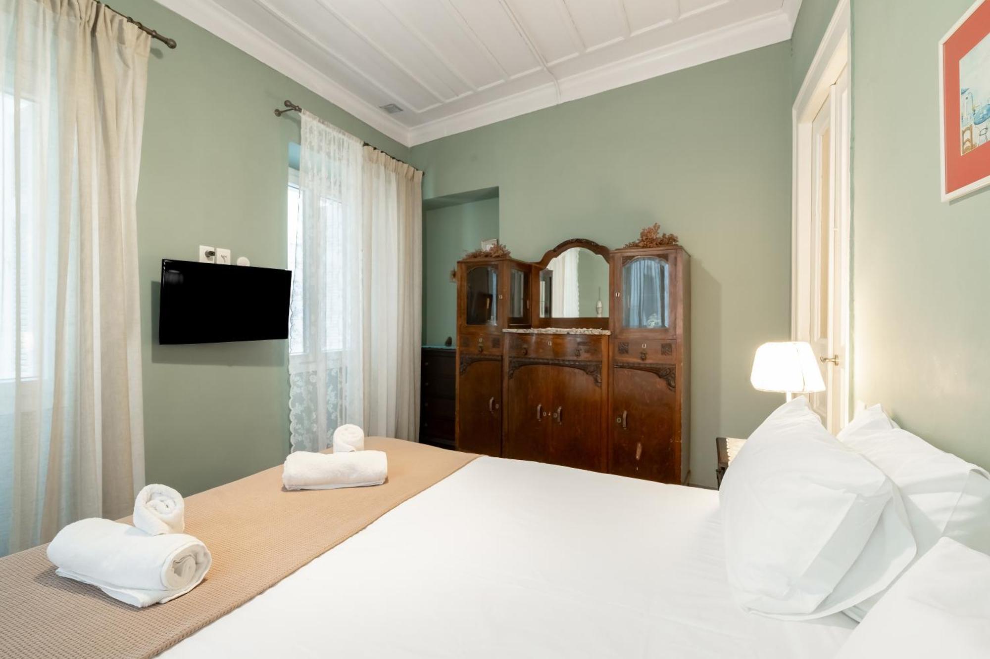 Castel Abaso Boutique Apartments By Explore Andros Екстер'єр фото