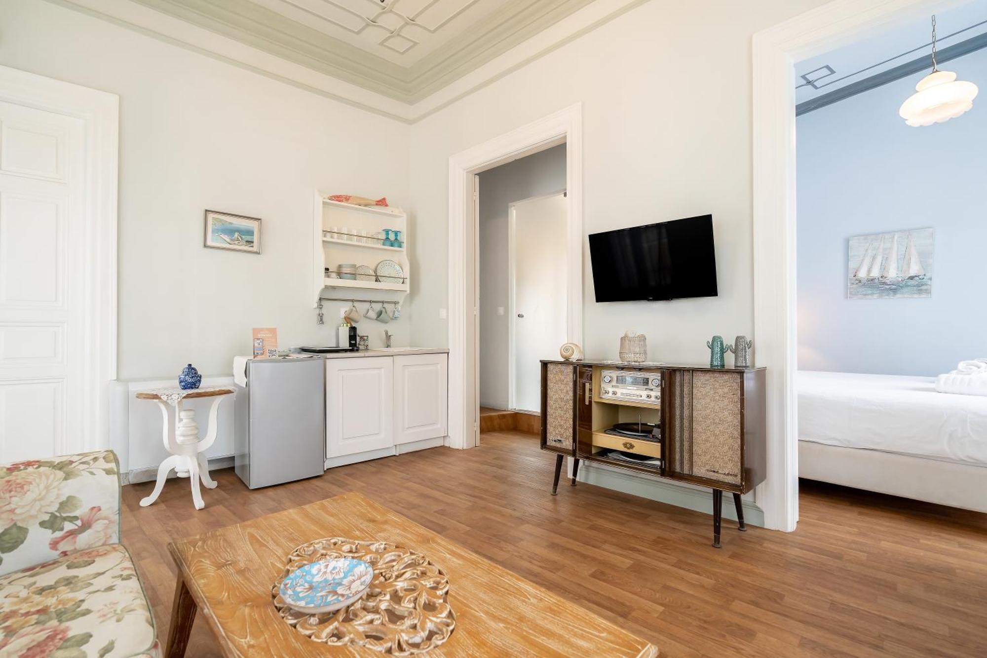 Castel Abaso Boutique Apartments By Explore Andros Екстер'єр фото